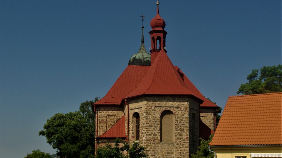Z muzejní pavlače je vidět původně románský kostel sv. Jiljí