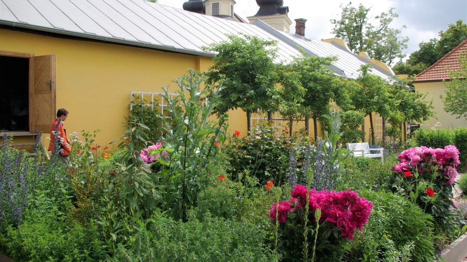 Relaxační  a terapeutický areál bylinkové zahrady v Žirči