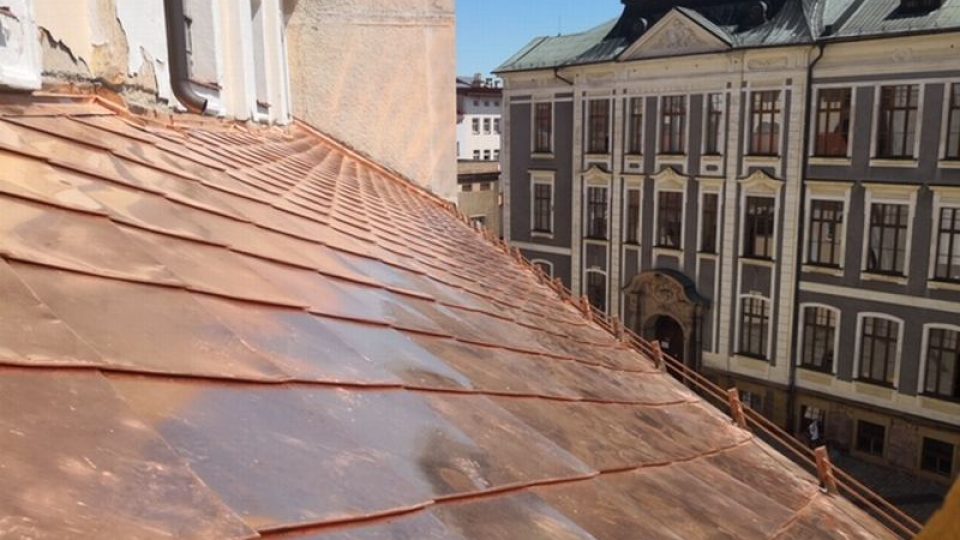 Oprava střechy kostela sv. Petra a Pavla v Broumově