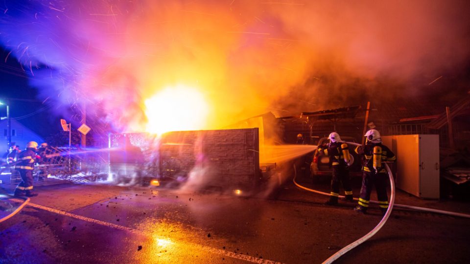 Požár poničil dílnu ve Velké Jesenici na Náchodsku