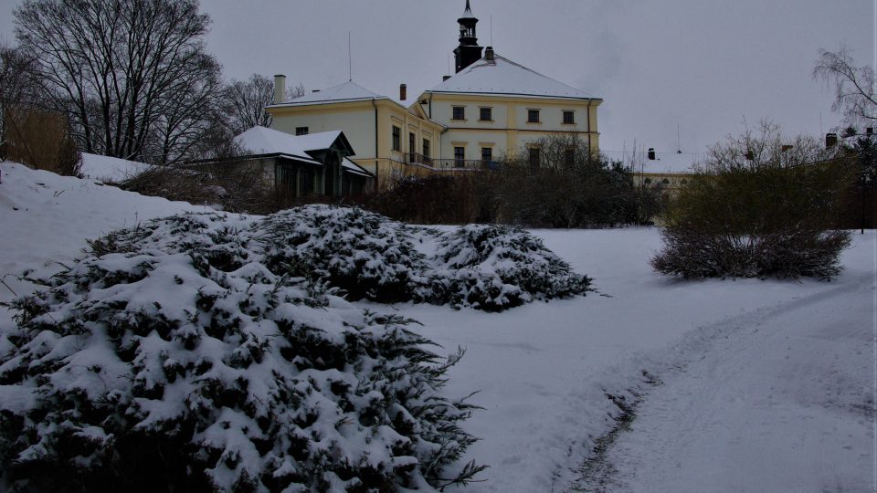 Kvasinský zámek obklopuje romantický park přístupný veřejnosti