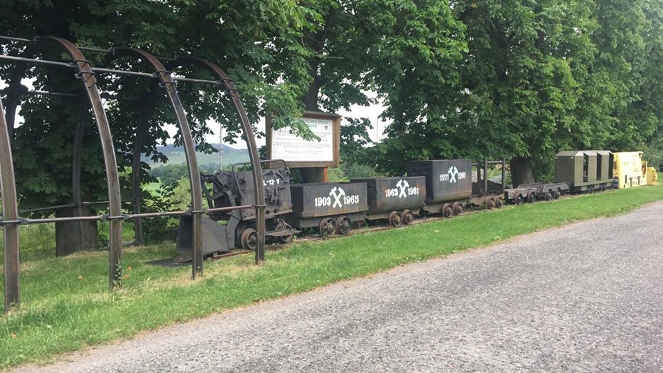 Unikátní terénní expozici důlních strojů najdete v Malých Svatoňovicích na Trutnovsku