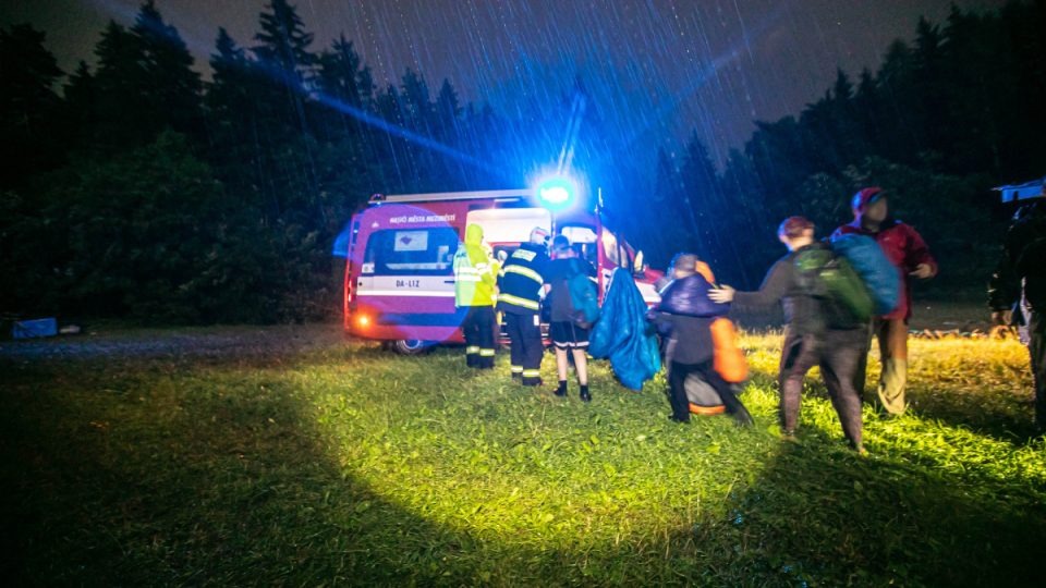 Kvůli silným bouřkám museli hasiči evakuovat dětský tábor ve Vernéřovicích na Náchodsku
