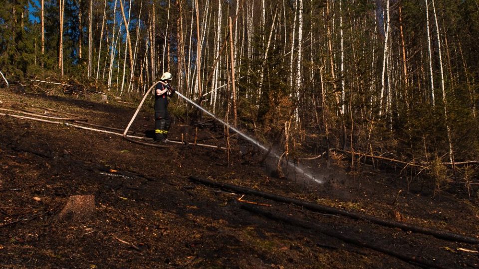 Požárů v přírodním prostředí přibývá