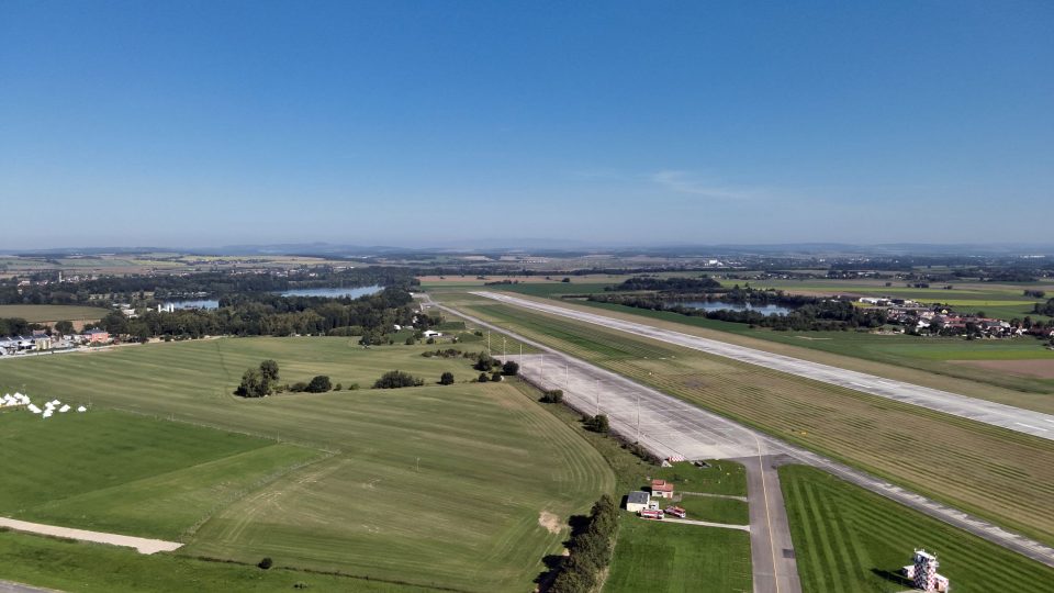 Letiště v Hradci Králové chystá výstavbu multifunkční haly a pyšní se zkušebnou leteckých motorů