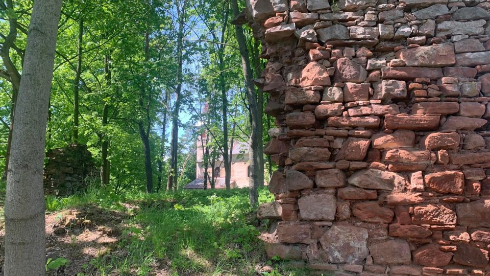 Zaniklý jezuitský zámek ve Starém Rokytníku na Trutnovsku