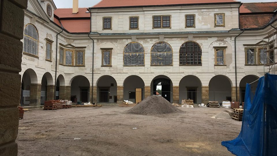 Stavební ruch na zámku v Rychnově nad Kněžnou zatím nekončí 