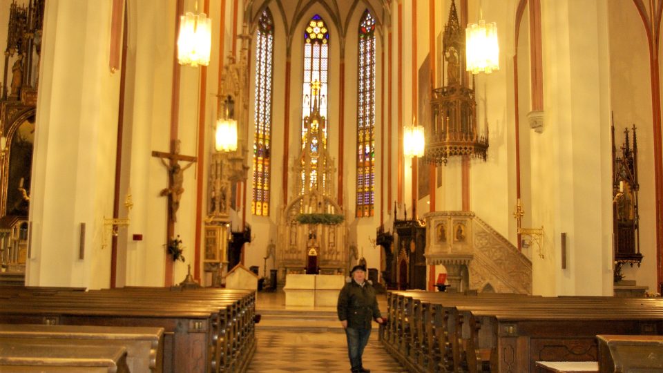 Kostelnice Milada Fejtková v katedrále sv. Ducha v Hradci Králové