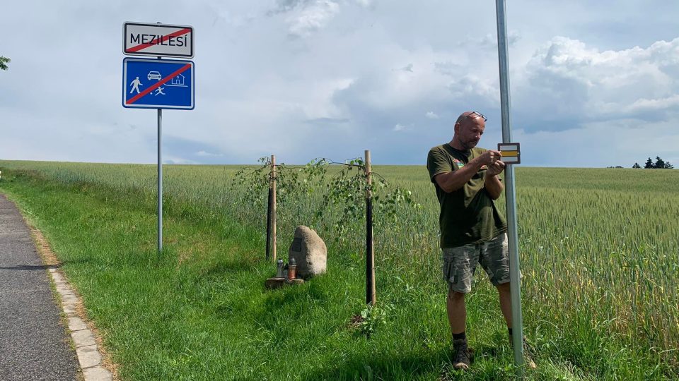 Členové Českého klubu turistů na Náchodsku obnovují značky v terénu a připravují i nové trasy