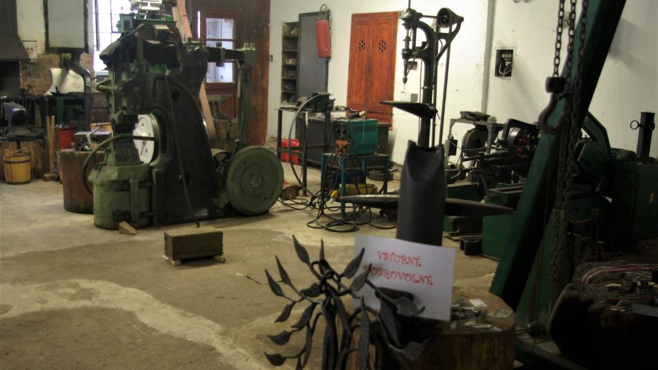 Současný interiér dobrušské kovárny, ve které se zabydlel kovář Ondřej Požár