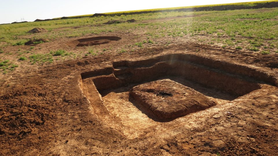 Hradečtí archeologové nalezli zřejmě sedm tisíc let starou obchodní stanici s kamennými nástroji