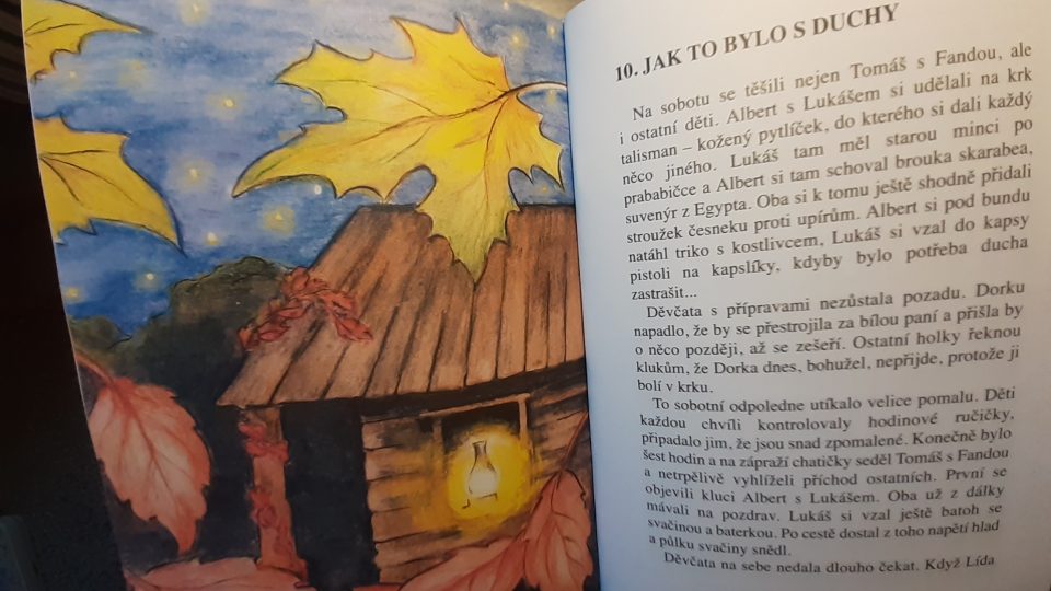 Kniha O dětech v městečku pod horami je příběh, který čtou děti na pokračování