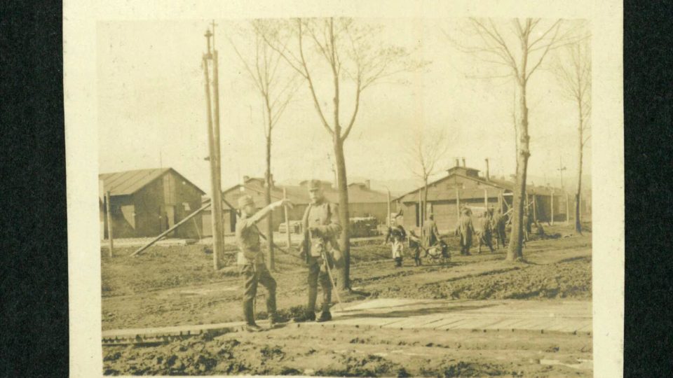 Fotografie ze zajateckého tábora z 1. světové války u Martínkovic na Broumovsku