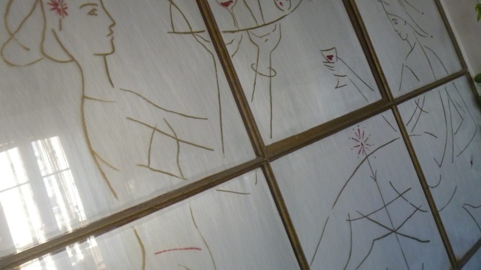 Španielova pasáž Náchod: malba na skle v interiéru bytu Španielových - autor Bohumír Španiel