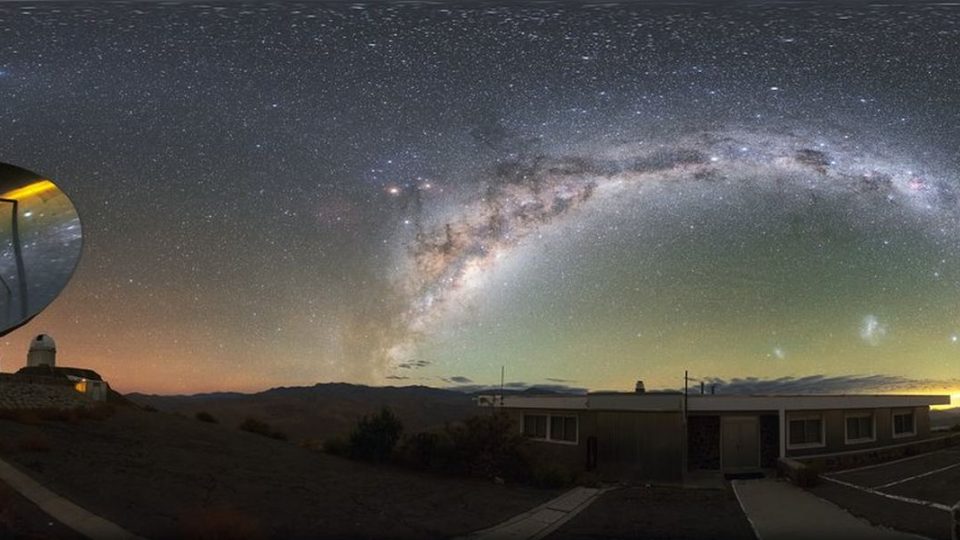 Observatoře ESO umístěné na chilských horách - La Silla, Paranal a náhorní planina Chajnantor - jsou domovem mnoha dalekohledů, které postavilo a provozuje šestnáct členských států