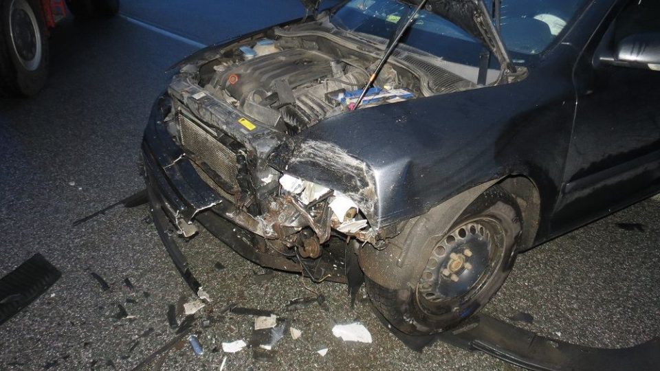Srážka vozidel mezi obcemi Vidochov a Horka u Staré Paky | foto: Policie České republiky Srážka vozidel mezi obcemi Vidochov a Horka u Staré Paky