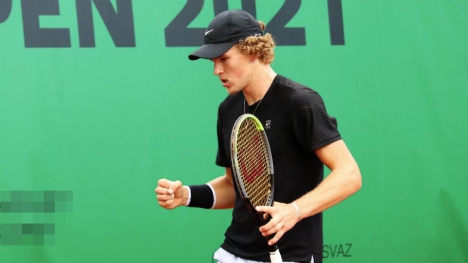 Daniel Siniakov se v pátek 13. srpna 2021 stal vítězem 94. ročníku tenisové Pardubické juniorky