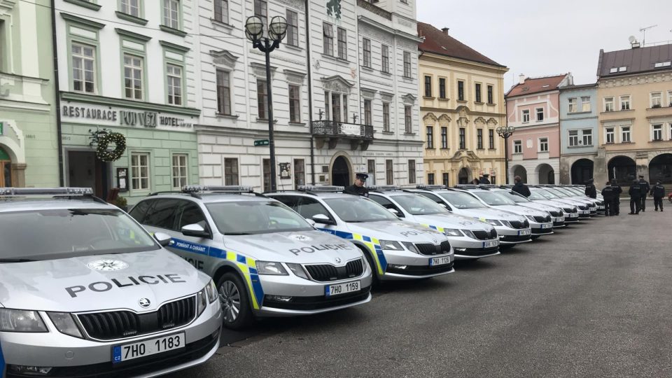 Policisté v Královéhradeckém kraji převzali do užívání 23 nových aut