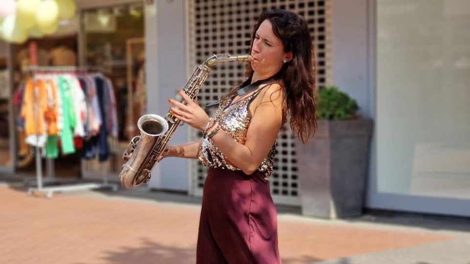 Multiinstrumentalistka Kateřina Janečková prostě žije hudbou