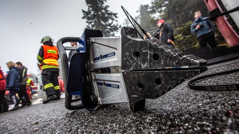 Dopravní nehoda autobusu na hřebeni Krkonoš otestovala při cvičení souhru složek IZS