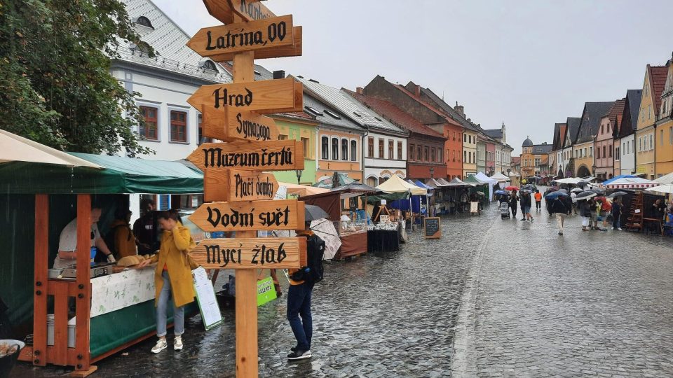 I přes nepřízeň počasí se lidé přišli podívat