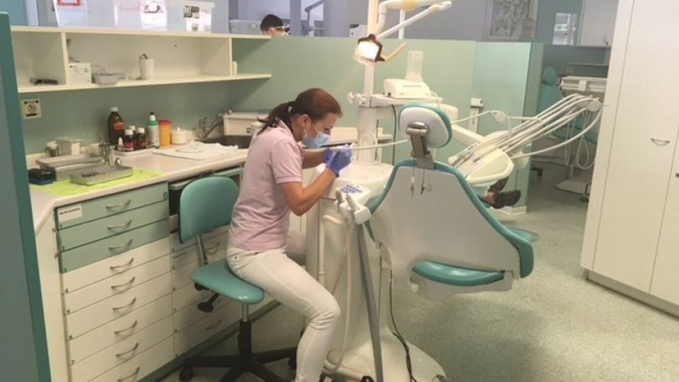 Jak se připravují budoucí zubaři?