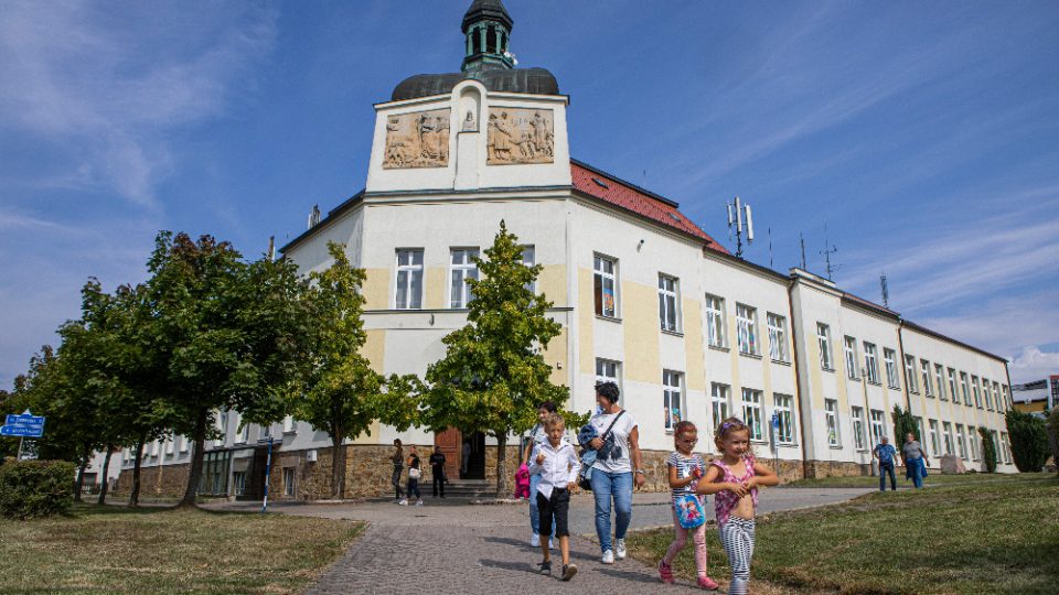 Základní škola v Solnici na Rychnovsku oslavila stoleté narozeniny příjezdem „tatíčka" Masaryka