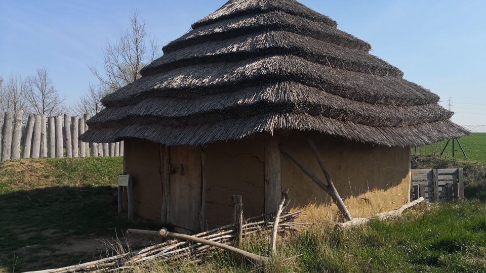 Archeopark pravěku ve Všestarech u Hradce Králové