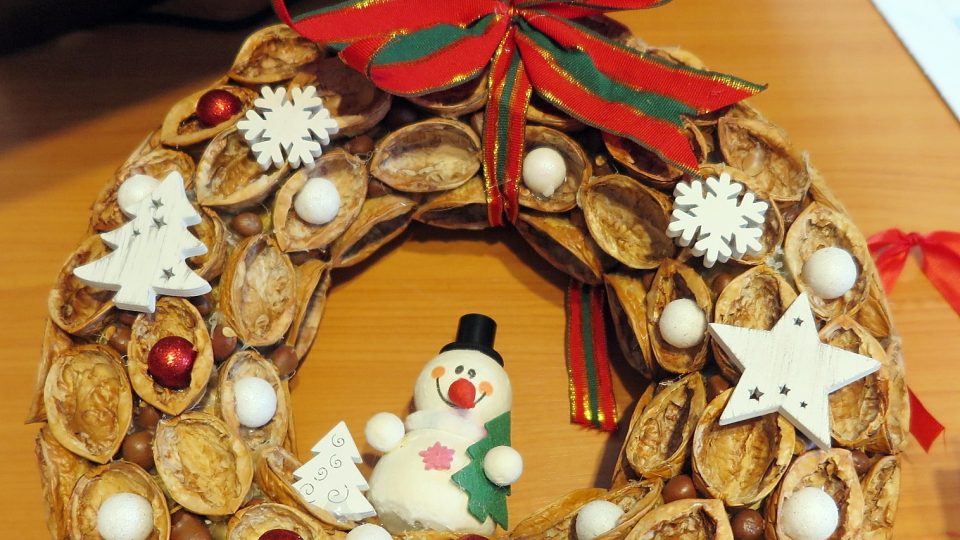 Adventní věnec ze skořápek