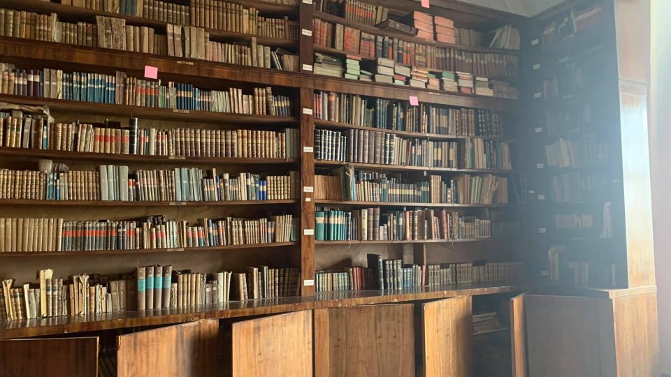 Náchodský zámek ukrývá poklad, historickou knihovnu