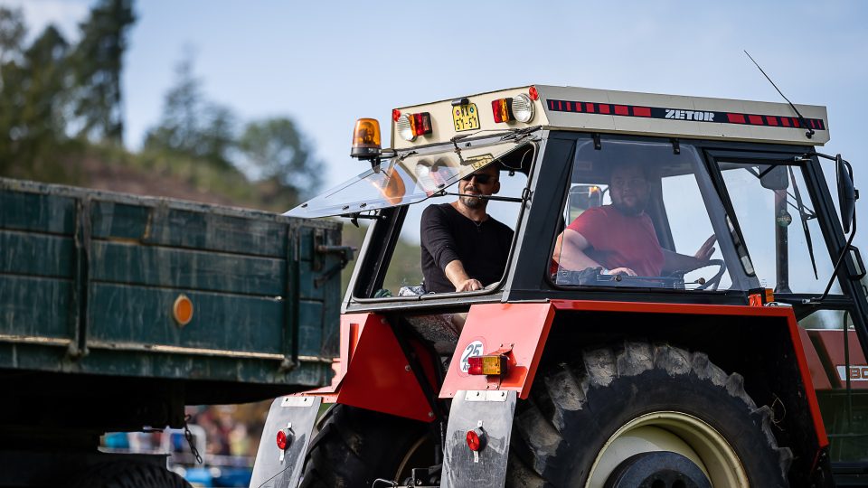 V Suchém Dole na Náchodsku bojovali řidiči na 9. ročníku Traktoriády