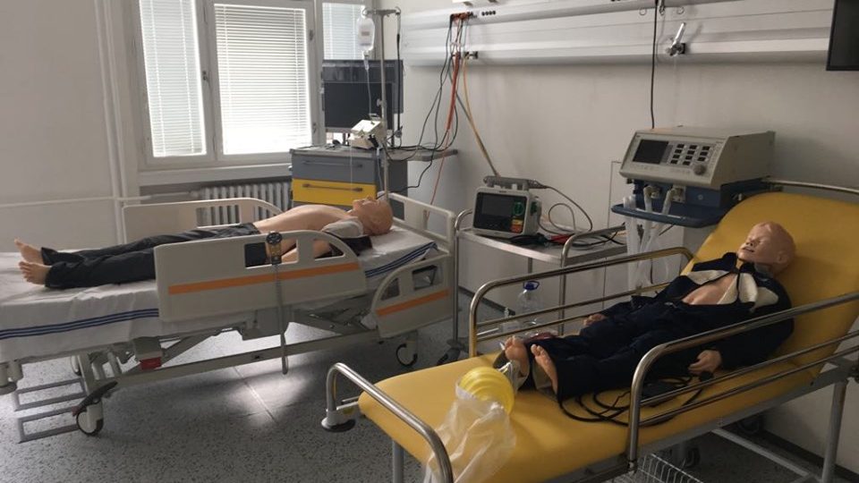 Lékařská fakulta v Hradci Králové má nové simulační centrum