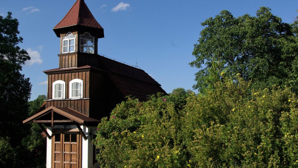 Kostelíček na Černym (Kulturní dílna)  v obci Rváčov je přívětivým místem  v každém ročním období