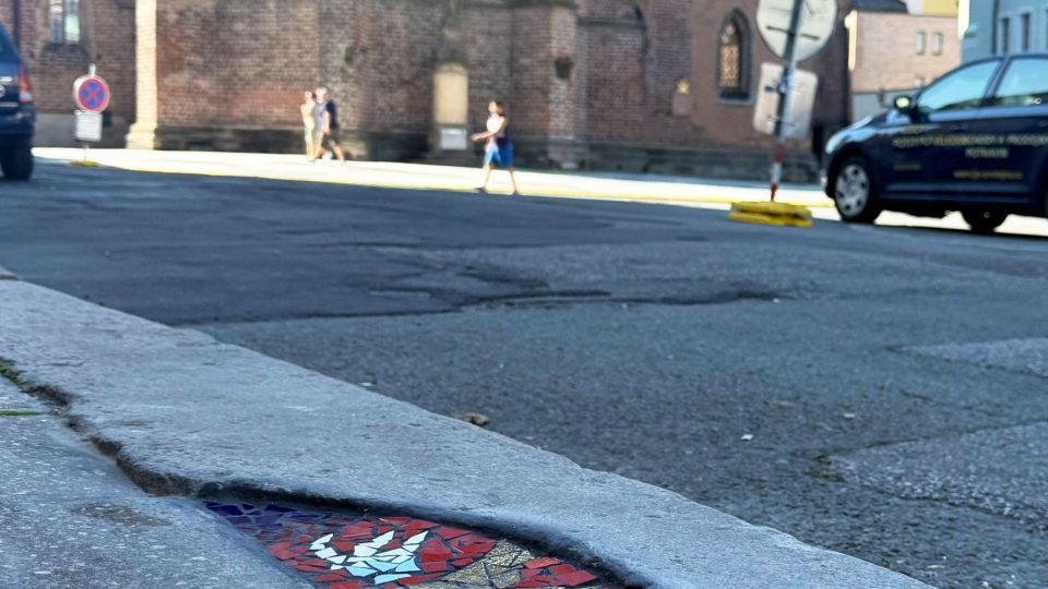 Mozaika Matěje Krajíčka na Velkém náměstí v Hradci Králové | foto: archiv Matěje Krajíčka Mozaika Matěje Krajíčka na Velkém náměstí v Hradci Králové