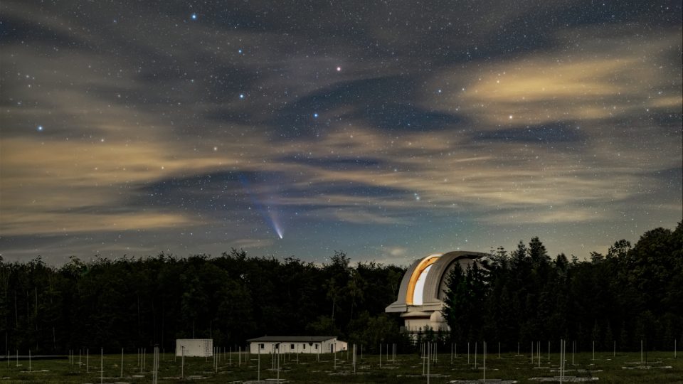 Fotografie atrofotografa Zdeňka Bardona vám přiblíží kouzelný svět oblohy a vesmíru - Comet NEOWISE - Tautenburg