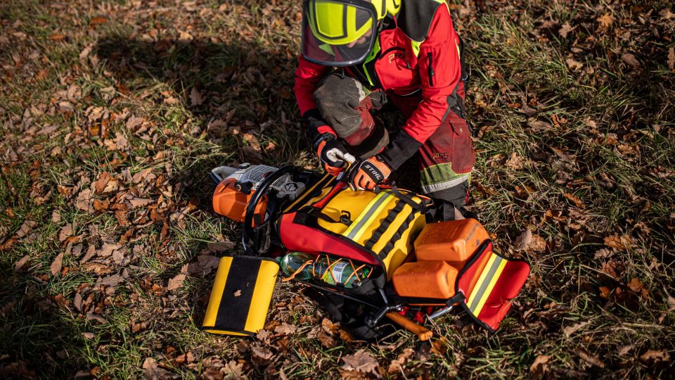 Speciální batoh pro záchranáře začali používat hasiči v Královéhradeckém kraji