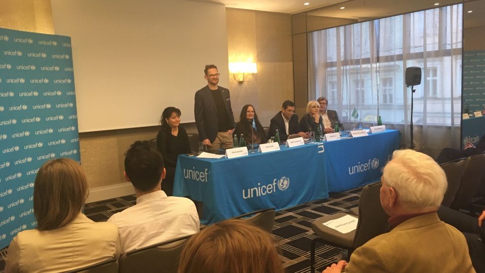 V pražském hotelu Hilton po roce opět vyslanci UNICEF udělovali děkovné certifikáty za významnou podporu projektů Dětského fondu OSN