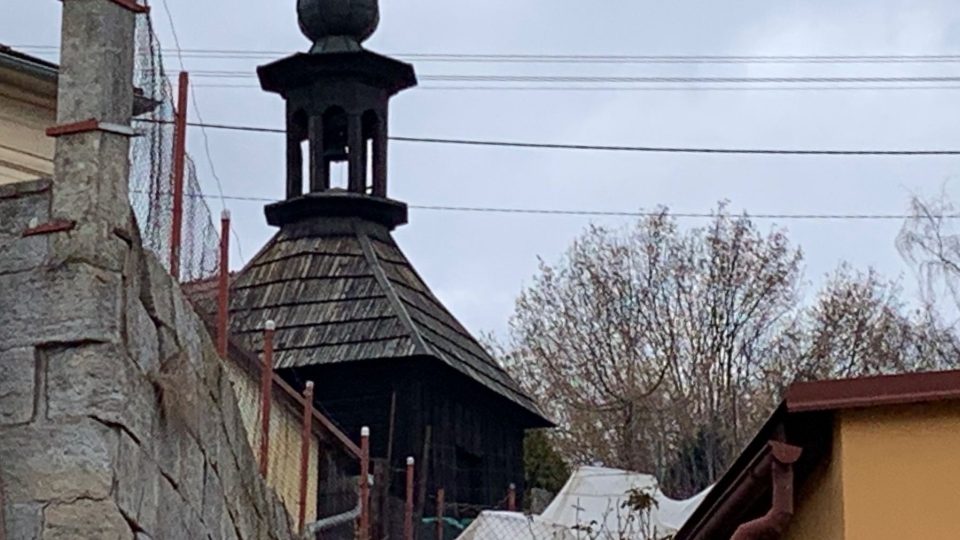 V Maršově u Úpice stále ještě není rozhodnuto o termínu stěhování historické zvoničky