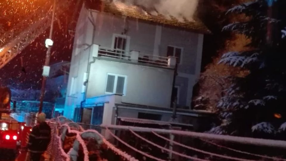 Požár rodinného domu ve Dvoře Králové nad Labem