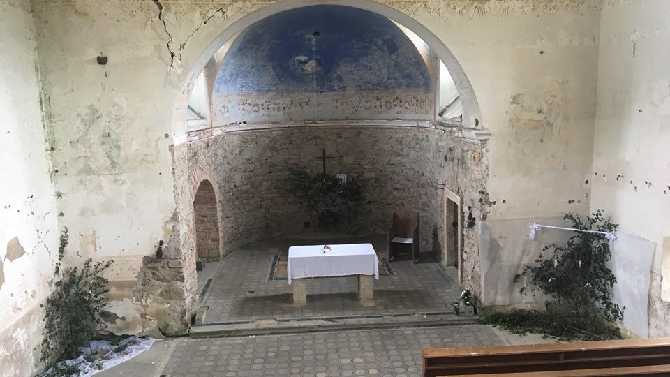 Barokní kostel svatého Jana Nepomuckého ve Vrchní Orlici na Rychnovsku je v dezolátním stavu