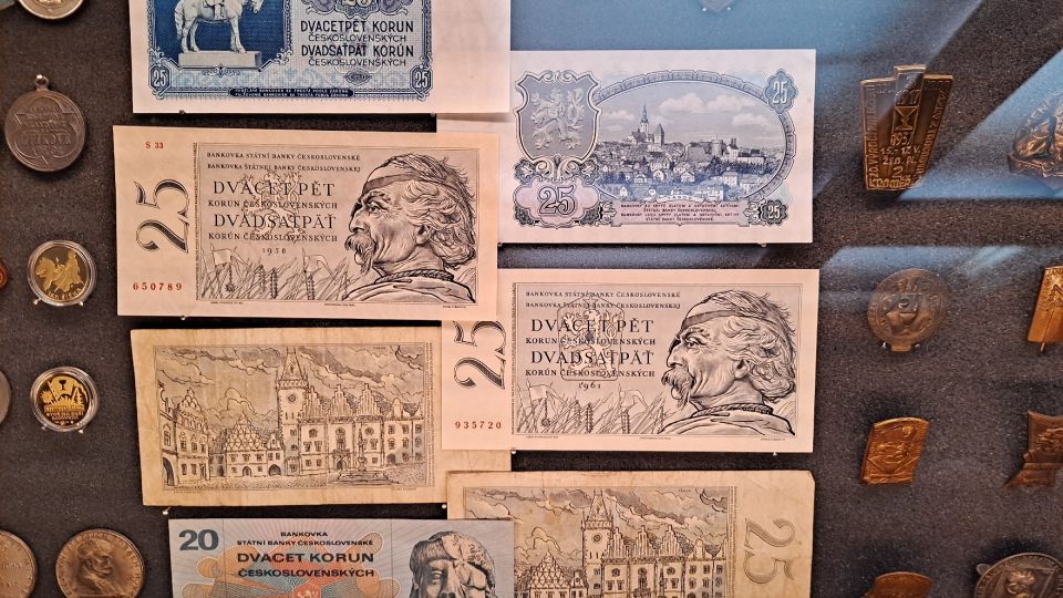 Výstava připomíná i bankovky, které zdobila tvář Jana Žižky | foto: Filip Černý, Český rozhlas Výstava připomíná i bankovky, které zdobila tvář Jana Žižky