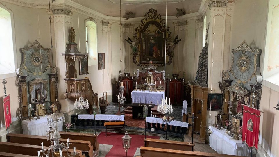 Chalupáři z Kačerova v Orlických horách se snaží o záchranu místního kostela svaté Kateřiny