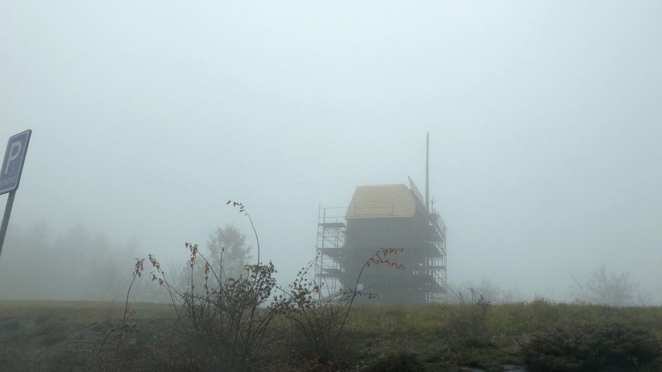 V Borovnici u Nové Paky roste unikátní replika větrného mlýna
