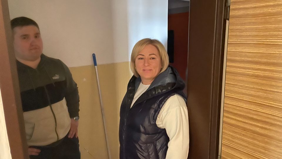Ukrajinci trvale žijící v Česku chystají v prázdné ubytovně v Hradci Králové zázemí pro své krajany