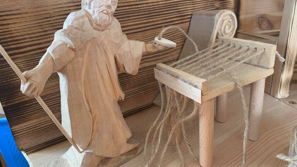 V řezbářské dílně Miroslava Kříže vzniká unikátní dřevěný betlém