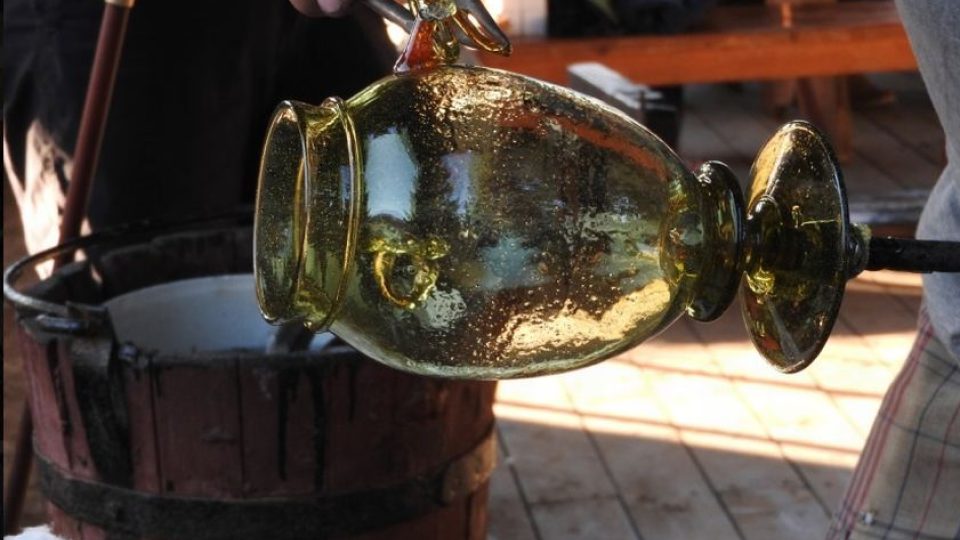Svátků skla - Tavení skla dřevem v areálu muzea v Deštném v Orlických horách