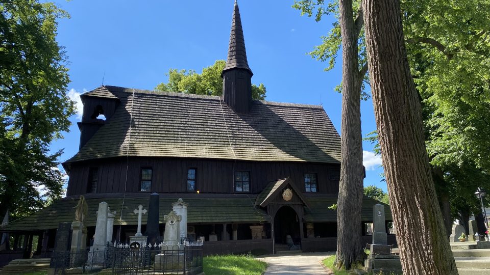 Dřevěný kostel v Broumově posloužil také jako další s kostelů v seriálu