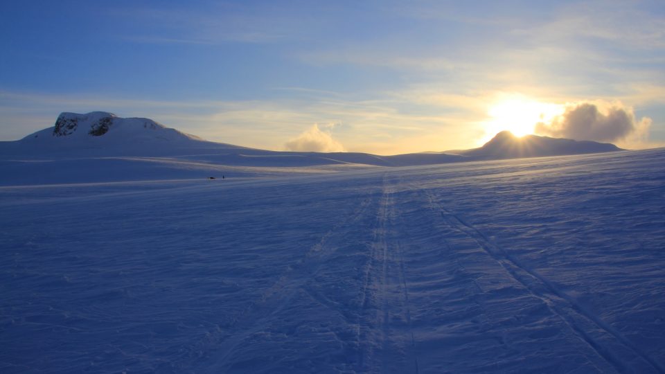 Přechod norské zimní Hardangerviddy ke 120. výročí prvního přechodu Roaldem Amundsenem a jeho bratrem