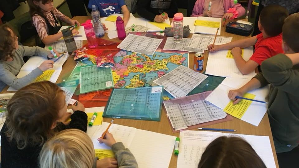 Děti českých partnerů ve Skotsku získávají ve škole vztah k České republice, aby věděly, kde mají své kořeny