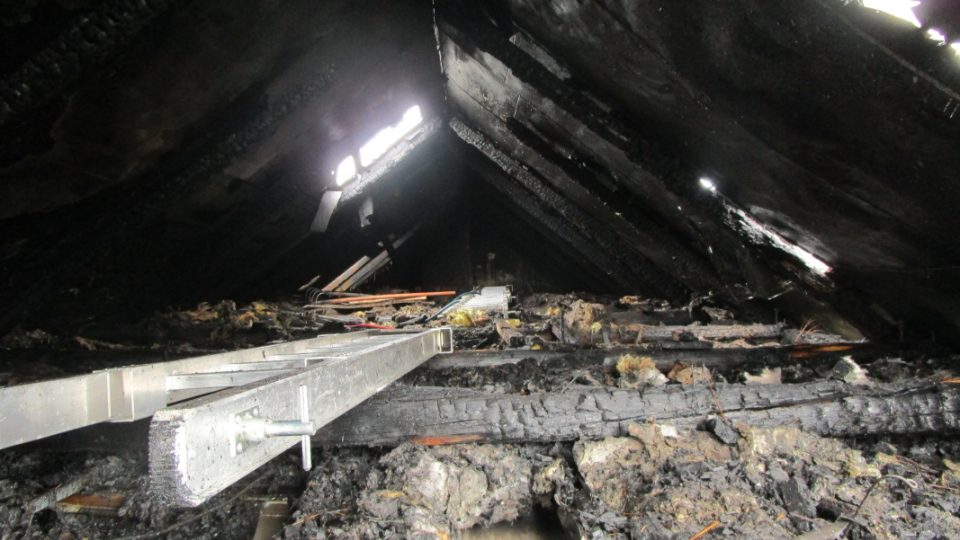 Požár půdních prostor v obci Osek na Jičínsku způsobil škodu asi za 1,5 milionu korun